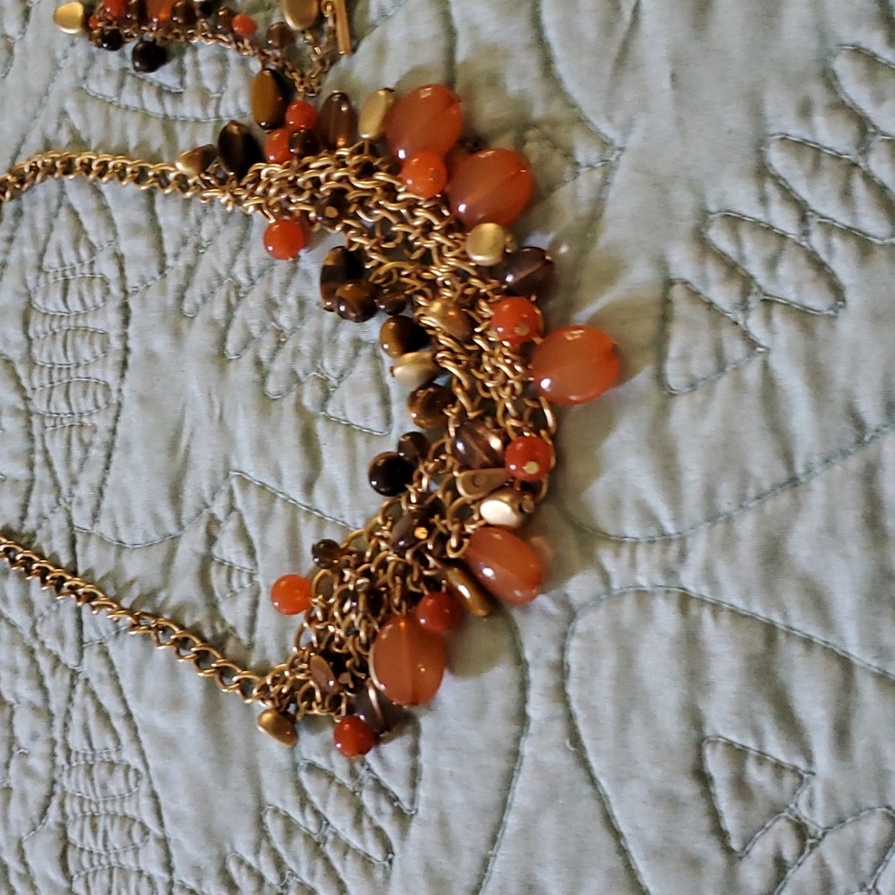 Woman's necklace with bracelet